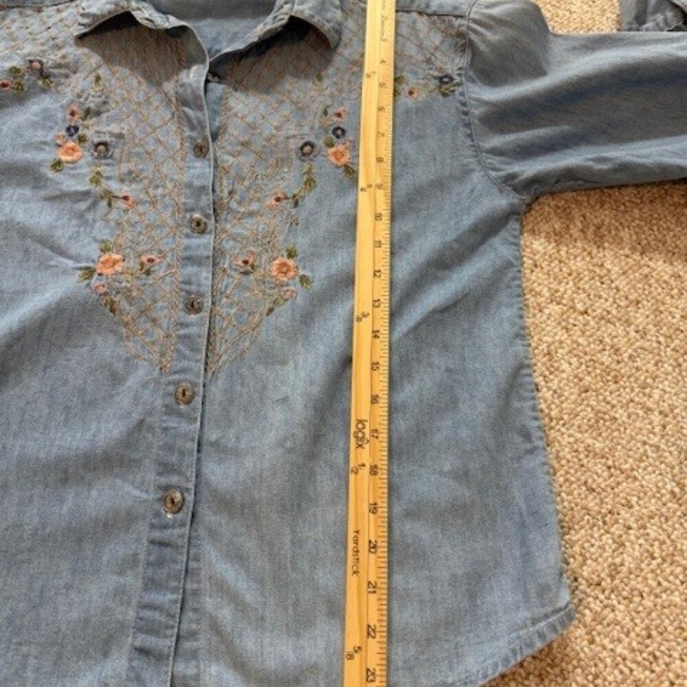 Vintage Willow Ridge Denim Embroidered Floral Shirt Woven Details Size Medium - Picture 7 of 8